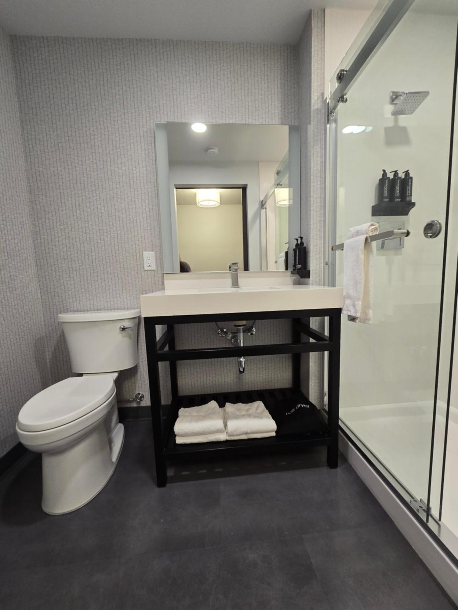 My Tri Suites Clark Exteriör bild